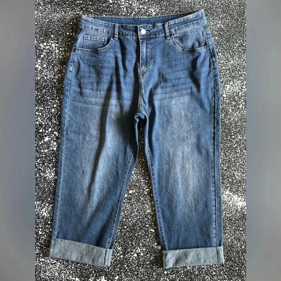 Denim - Ripped Curvy Jeans Sz 14 (XL)